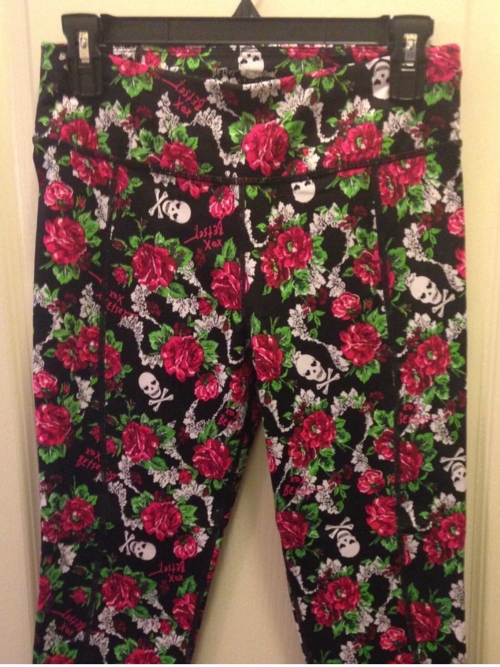 NWOT Betsey Johnson Skull Performance Capris!